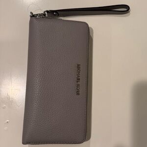 Michael Kors Pebble Leather Men's Wallet in Taupe